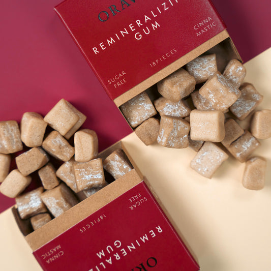A pack of ORAVIIA Cinna-Mastic, an all-natural and sugar-free chewing gum.